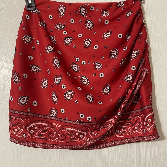 Preowned Superdown Vibrant Red Skirt - Picture 1 of 3